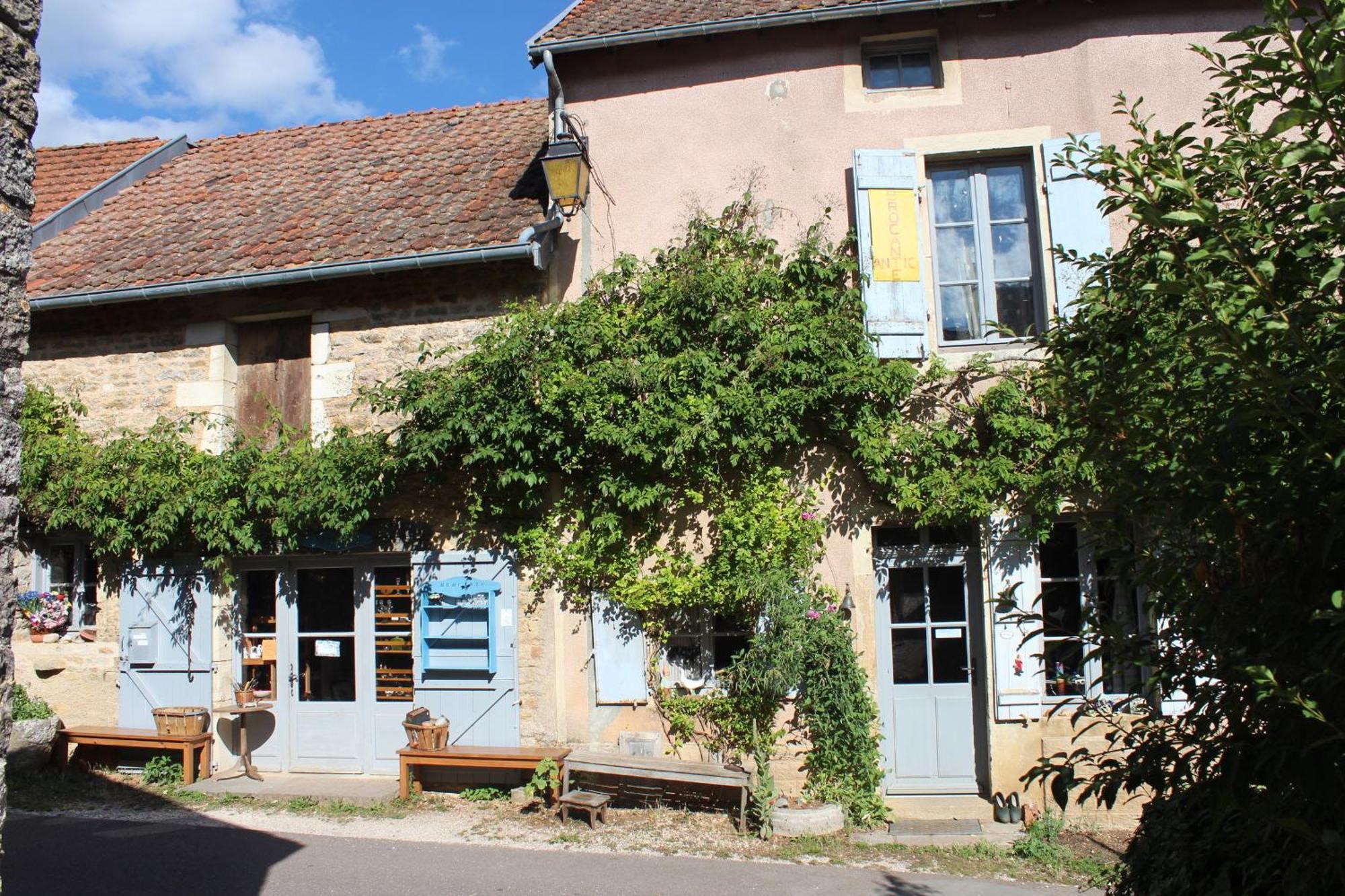 Chateauneuf Suites Buitenkant foto