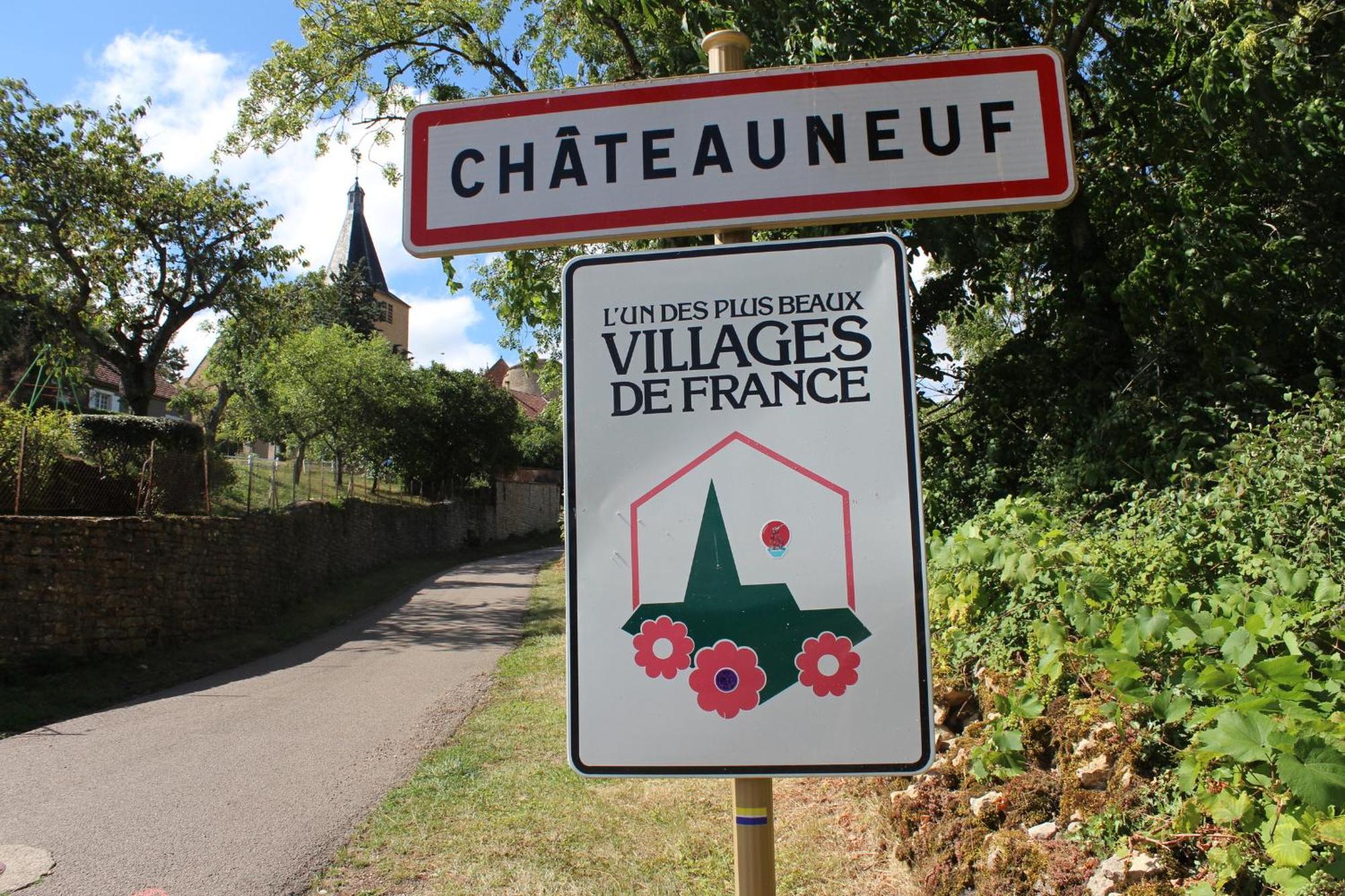 Chateauneuf Suites Buitenkant foto