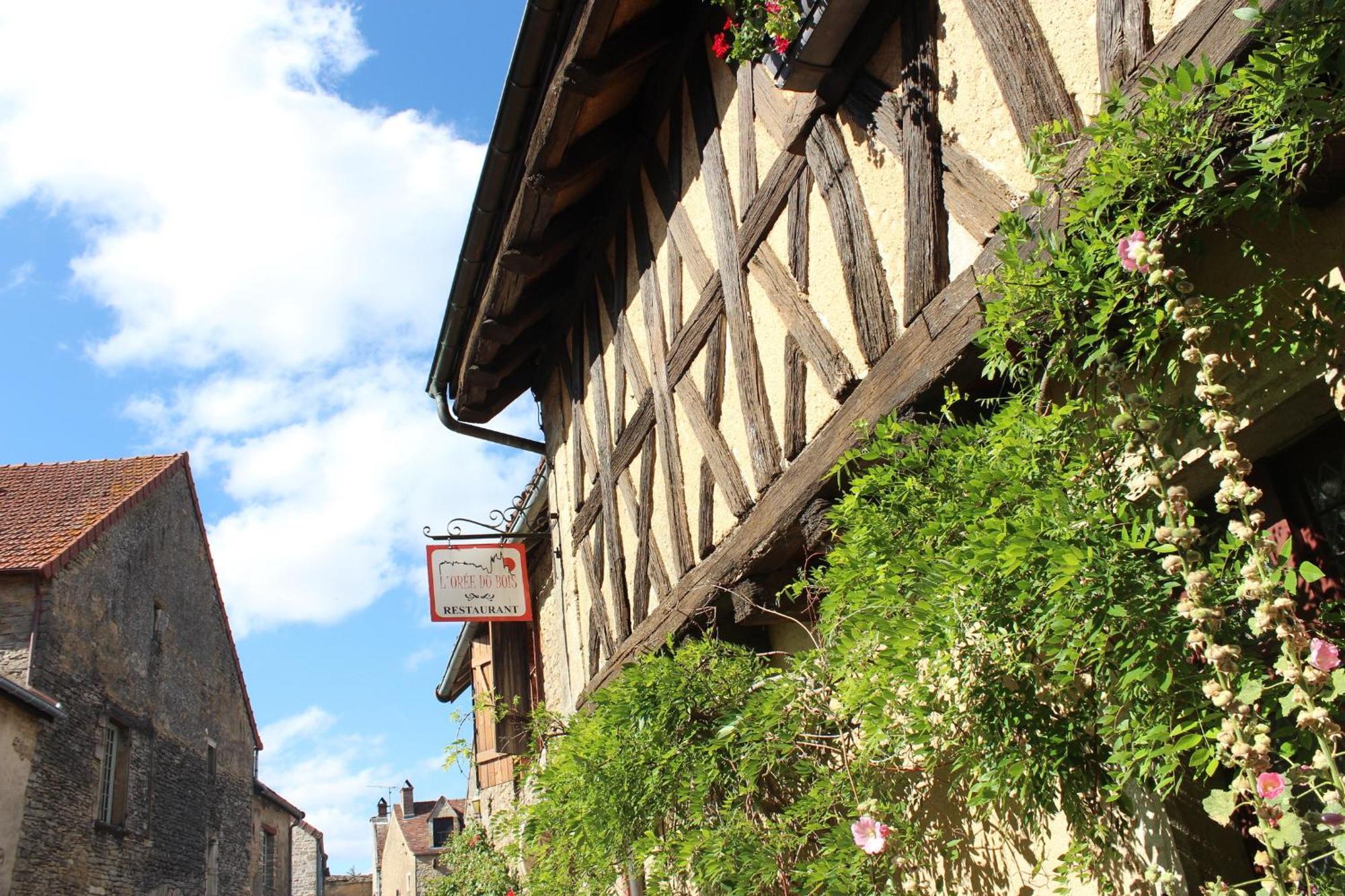 Chateauneuf Suites Buitenkant foto