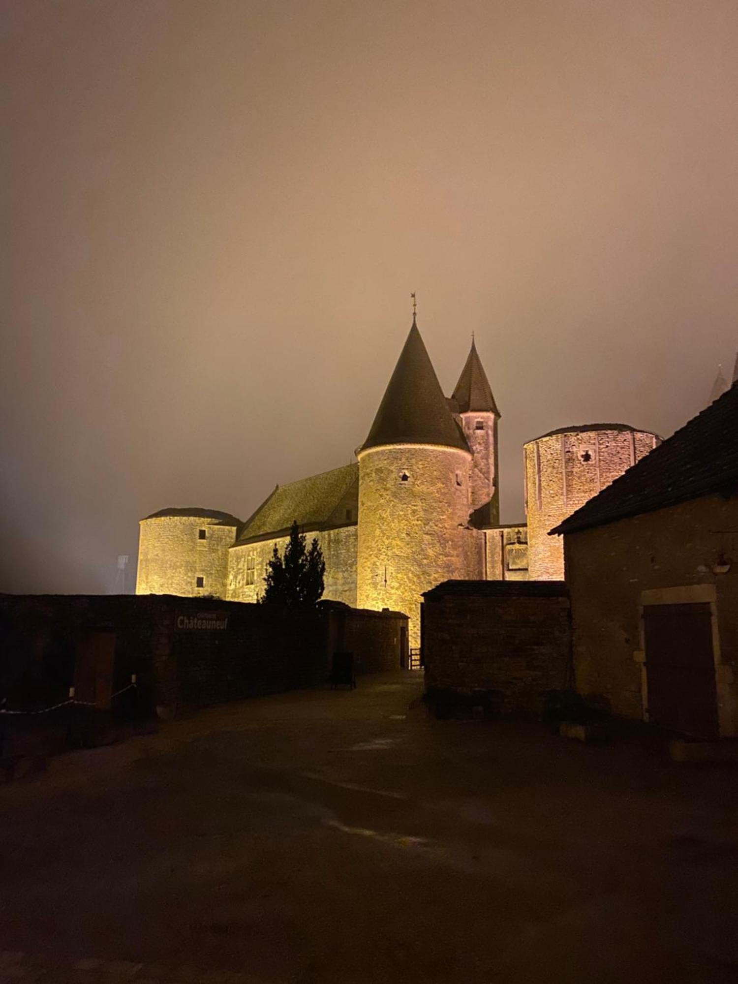 Chateauneuf Suites Buitenkant foto