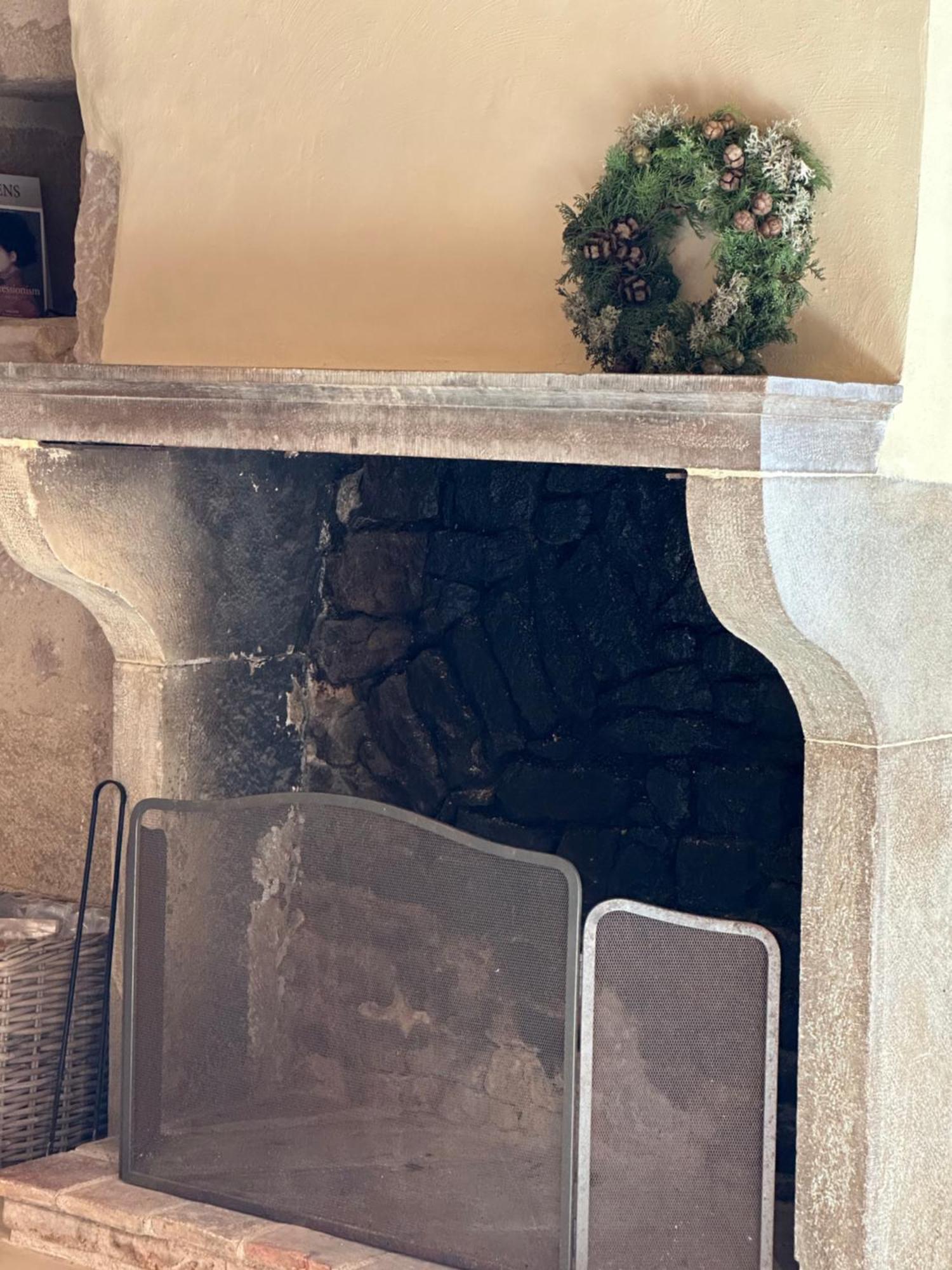 Chateauneuf Suites Buitenkant foto
